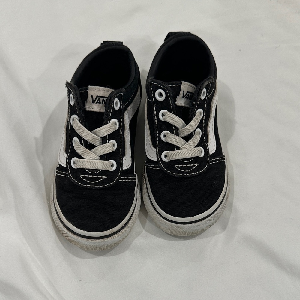 Vans Kids Black and White Low-Top Lace Sneakers